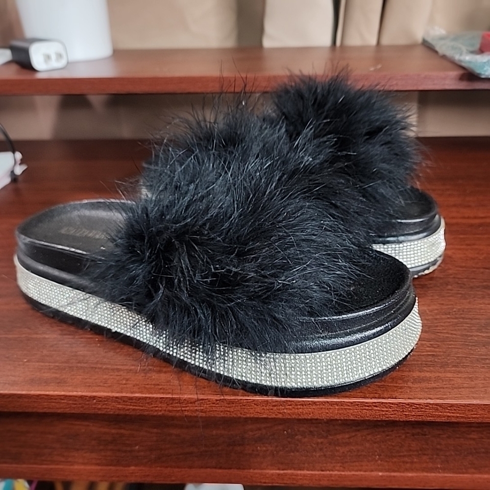 Azalea Wang Fur And Rhinestone Slides. Size 8 - Picture 11 of 11